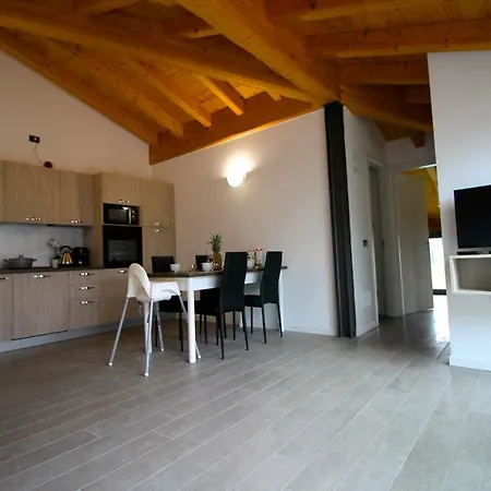 Apartment Leonardo Colico